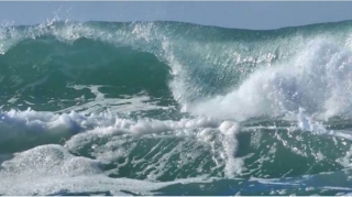 Xəzərdə dalğanın hündürlüyü 3,2 metrə çatıb 