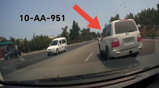 В Баку водитель авто с дорогим номером совершил опасные маневры - 10-AA-951 - ВИДЕО 