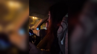 Bu dəfə qadın sərnişin taksi sürücüsünə qarşı görün nələr etdi - VİDEO