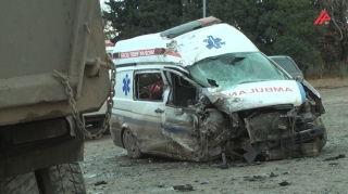 Azərbaycanda dəhşət:  Hamilə qadını aparan təcili yardım "Kamaz"la toqquşdu - VİDEO