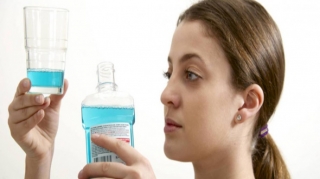 Koronavirus xəstələrinə YENİ TƏKLİF:ağzınızı antiseptiklə yaxalayın 