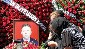 “Pilotun oğlu atası ilə görüntülü danışmağı tələb edir” - FOTO