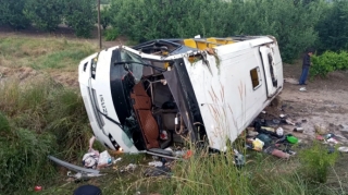 Sərnişin avtobusu aşıb, ölənlər və yaralananlar var 