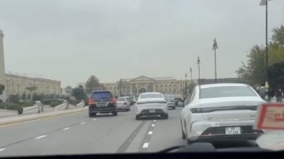 Bu küçədə hərəkət istiqaməti dəyişdirildi; sürücülər çaş-baş qaldı - VİDEO 