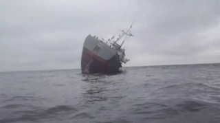 Çin dənizində gəmi batdı: Ölənlər var 