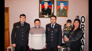 Polis əməkdaşları Vətən müharibəsi şəhidinin ailəsinə baş çəkiblər    - FOTO