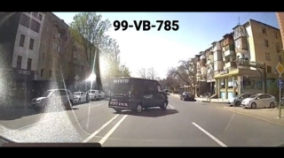 Polisin və kameranın olmamasından istifadə edən sürücü qaydaları pozdu  - VİDEO