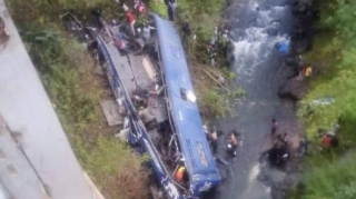 Keniyada avtobus qəzası: 24 ÖLÜ 