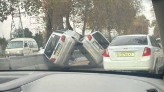 Qayda pozan sürücülər “piramida”  düzəltdilər - FOTO