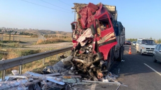 Türkiyədə yük maşını avtobusa çırpıldı, 12 nəfər...   - FOTO