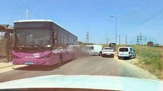 Hövsanda zəncirvari qəza:  Yük maşını avtobus və “BYD”ə çırpıldı  - VİDEO