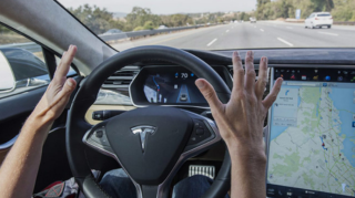 “Tesla” yenə gündəmdə: avtonom sürücülük proqramının qiymətini endirdi  