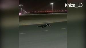 Məşhur rusiyalı bloqer avtomobilin altında qaldı - VİDEO