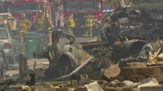 ABŞ-da təyyarə yaşayış binasına çırpılıb, ölənlər var  - VİDEO