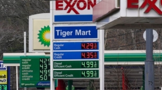 ABŞ-da benzinin 1 qallonunun orta dəyəri 4,10 dollara düşüb 
