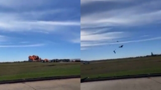 ABŞ-da yüngül mühərrikli təyyarə ilə bombardmançı toqquşub   - VİDEO