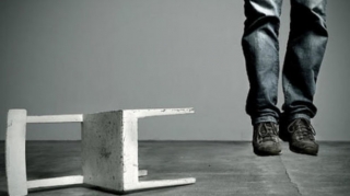 В Гяндже молодой мужчина покончил жизнь самоубийством