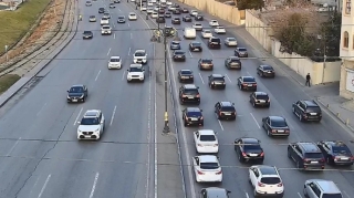 Paytaxtın bəzi küçələrində sıxlıq müşahidə olunur - SİYAHI 