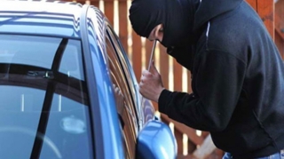 Başqasının maşınına girib pul oğurladı, daha sonra... 