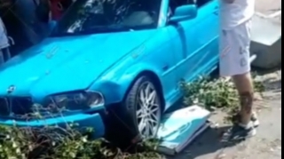 “BMW” səkidə hamilə qadını və onun ərini vurdu – ANBAAN VİDEO 