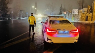 Yol polisi mövcud hava şəraiti ilə bağlı sürücülərə müraciət etdi 