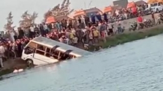 Misirdə avtobus çaya aşdı - 20 ÖLÜ 