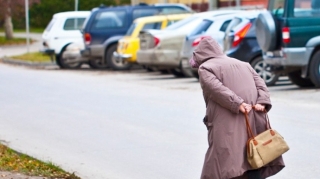 Xırdalanda 70 yaşlı ahıl qadını avtomobil vurub 