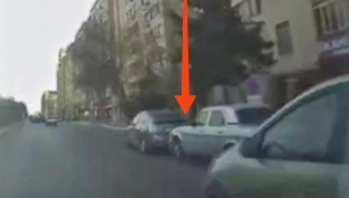 Qəzaya düşən "Prius" dayanan zaman ikinci dəfə qəzaya düşdü  - VİDEO