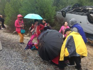 Turistləri daşıyan avtobus aşdı: 18 nəfər yaralanıb