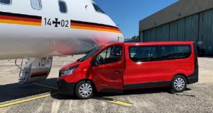 Almaniya kanslerinin təyyarəsi avtomobillə toqquşub - FOTO