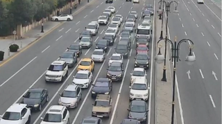 Bakının bir sıra yollarında nəqliyyatın sıxlığı yarandı 