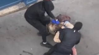 Maskalı şəxslər şəhərin mərkəzində milyonerin qızını qaçırmağa çalışdı - VİDEO 