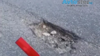 Bakıdakı bu yolda yaranan çuxur qəzalara səbəb olur - VİDEO 