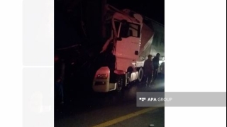 Ucarda 2 ağırtonnajlı avtomobil toqquşdu, xəsarət alan var   - FOTO