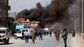 Məmurların olduğu maşın partladıldı - Ölənlər var   - VİDEO