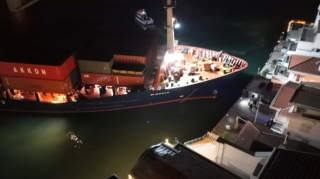 Malikanənin yaxınlığında gəmi saya oturdu - İstanbul boğazı bağlandı - FOTO