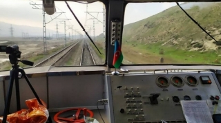 В Шамкире грузовой поезд сбил двух женщин