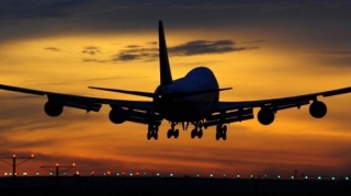 Futbolçuları daşıyan təyyarə hava limanında problemlə üzləşib 