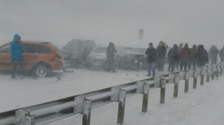 Zəncirvari qəzada 30 avtomobil zərər gördü - FOTO