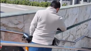 Yeraltı keçidlərin pandusları velosipedçilər üçün yararsızdır – BLOGER QURUMLARI TƏNQİD ETDİ - VİDEO 