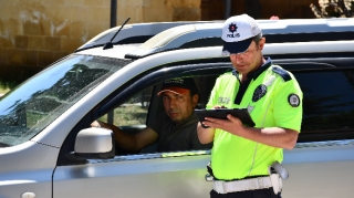 İçkili sürücü reyd zamanı polisin iradına “xətrimə dəydin”  deyib etiraz etdi - VİDEO 