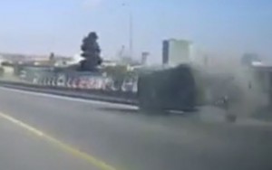 Bakıda körpüdə ağır qəzanın görüntüləri yayıldı – VİDEO