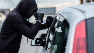 Tərtərdə maşından 6 min manatlıq oğurluq edilib