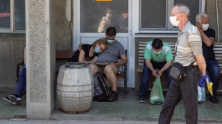 Serbiyada tibbi maska taxmayanlar cərimə ediləcək