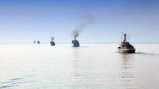 Anım Günü ilə bağlı hərbi gəmilərdən yaylım atəşləri açılıb