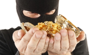 Bakıda evdən pul və qızıl oğurlanıb 