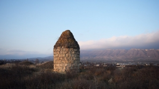 Xocalı türbəsinə bitişik məqbərə yeri aşkar edildi 
