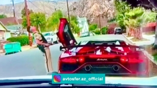 Yol polisi “Lamborghini”yə cərimə yazmaq istədi, görün nə baş verdi - ANBAAN VİDEO 