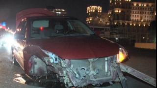 Bakıda iki avtomobil toqquşub  - FOTO