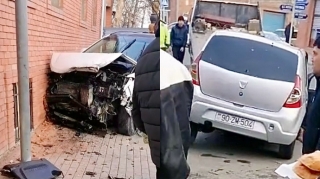 Gəncədə “Hyundai” və “Dacia” toqquşdu, iki nəfər yaralandı    - VİDEO
